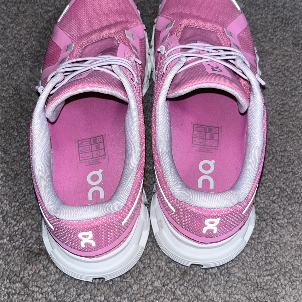 On women’s cloud 6 Running Shoe - Picture 8 of 9